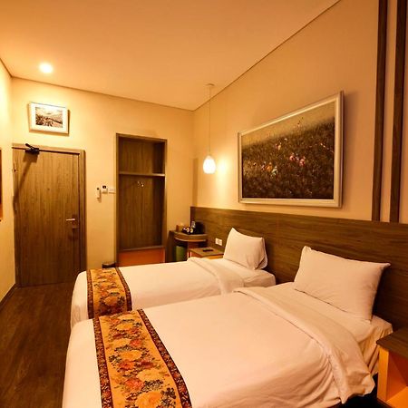 Hotel Super 8 By Wyndham Solo Exterior foto